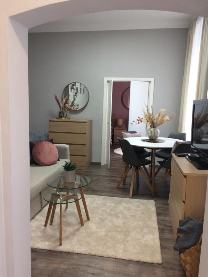 Magnolia Apartman Appartement Sopron Buitenkant foto